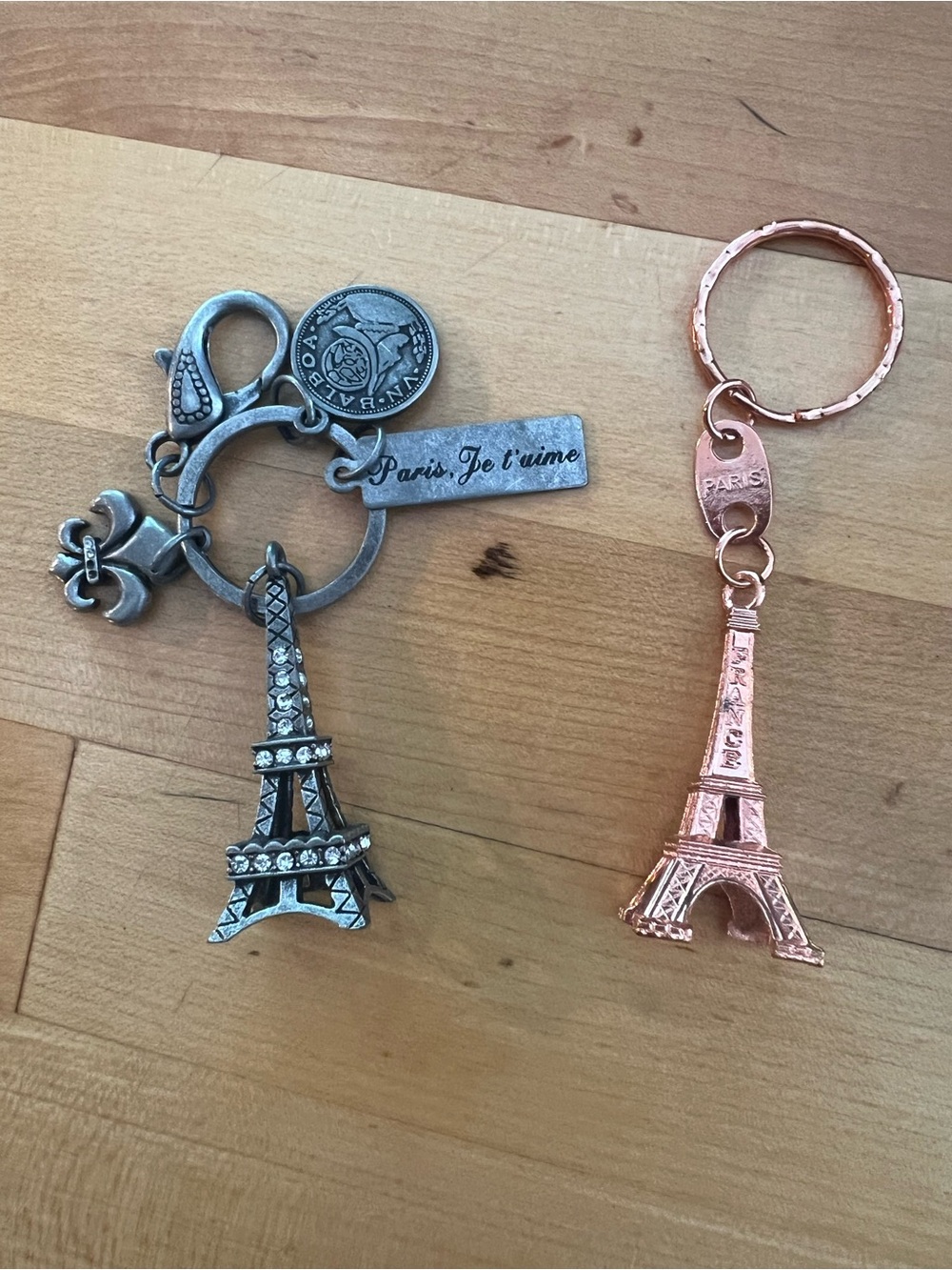Set of 2 Souvenir Eiffel Tower Paris Keychains - Silver & Rose Gold